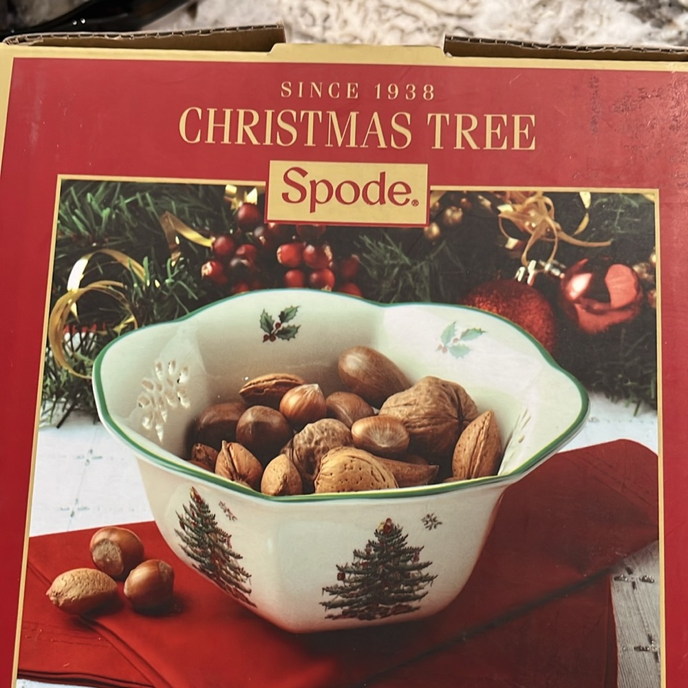 Spode Christmas Tree Pierced Nut Bowl - Picture 2 of 4